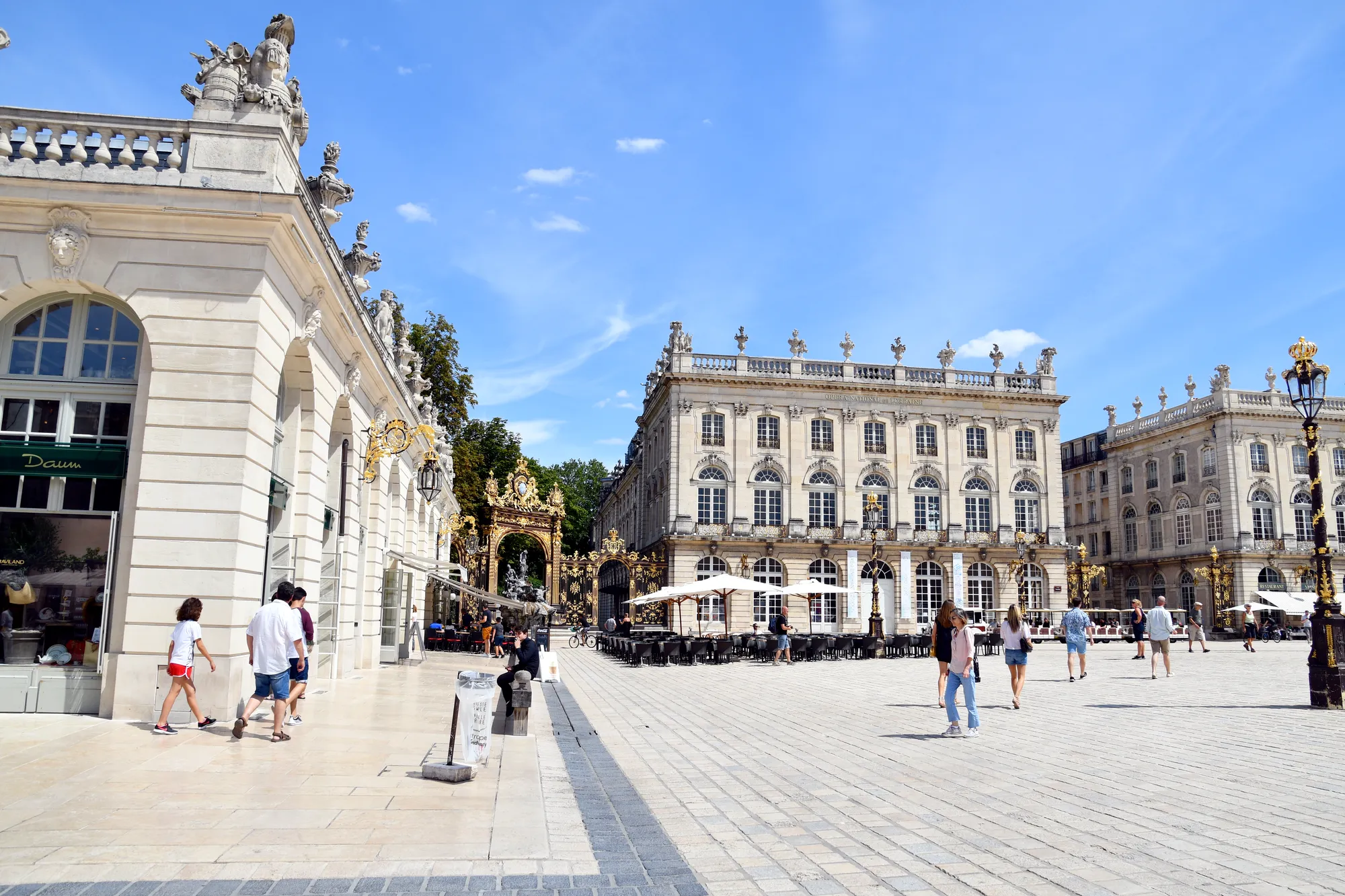 Place Stanislas in Nancy met het standbeeld van Stanislas en de gevels rond het plein
